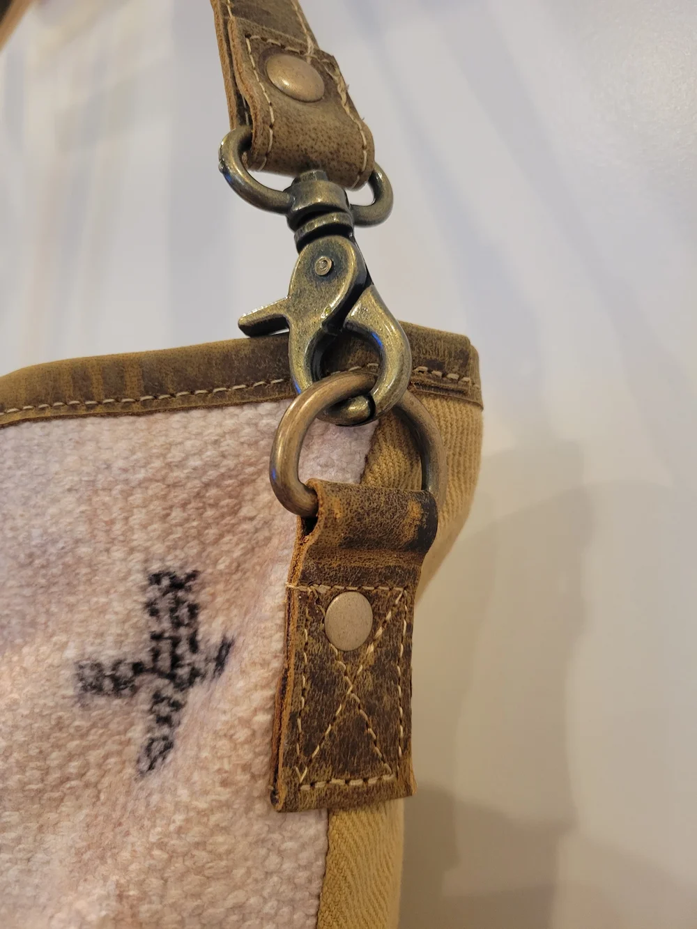 Myra Bag NWT Boho Aztec Canvas Shoulder Bag in Beige and Brown - Picture 4 of 6